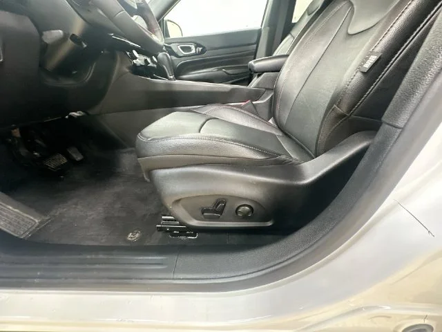 Used 2025 White Jeep Trailhawk image 22