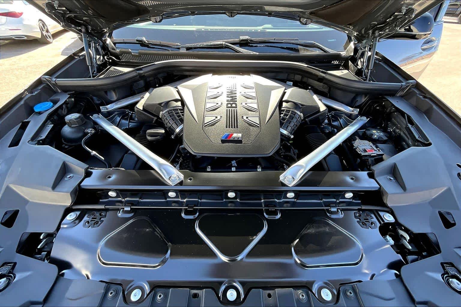New 2026 Skyscraper Grey Metallic BMW M60i image 16