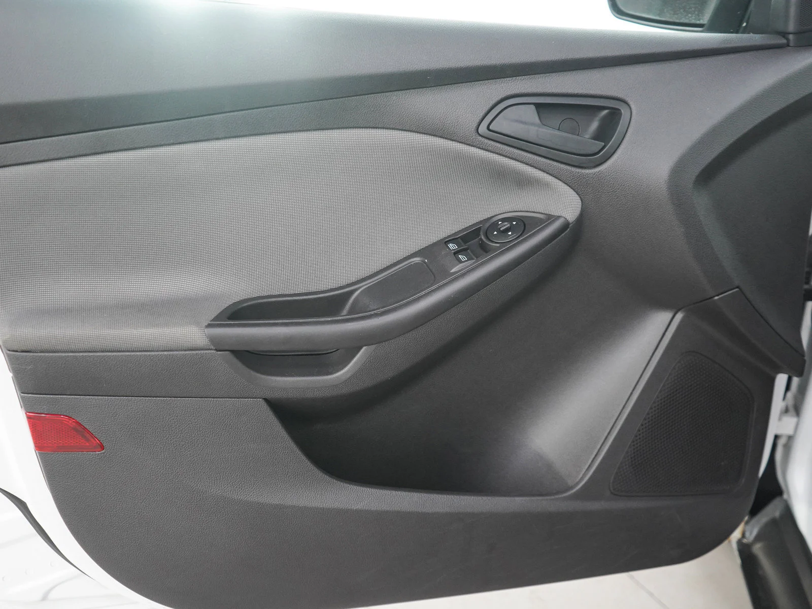 Used 2014 Oxford White Ford S image 17