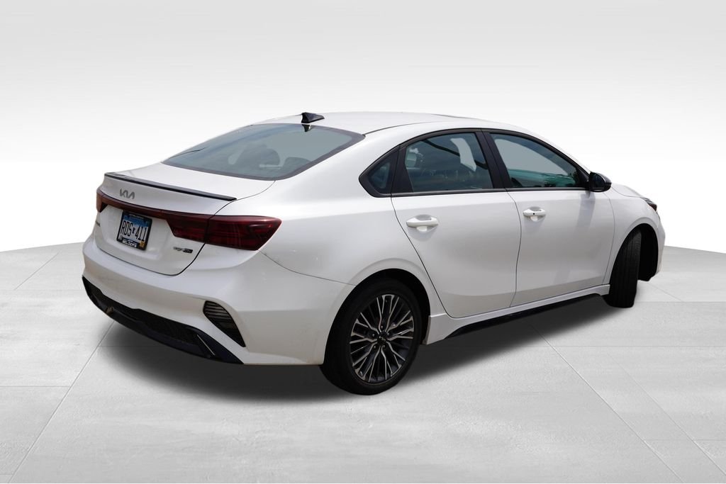 Used 2024 Snow White Pearl Kia GT-Line image 3