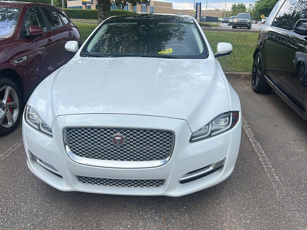 Used 2018 Fuji White Jaguar XJL Portfolio image 4