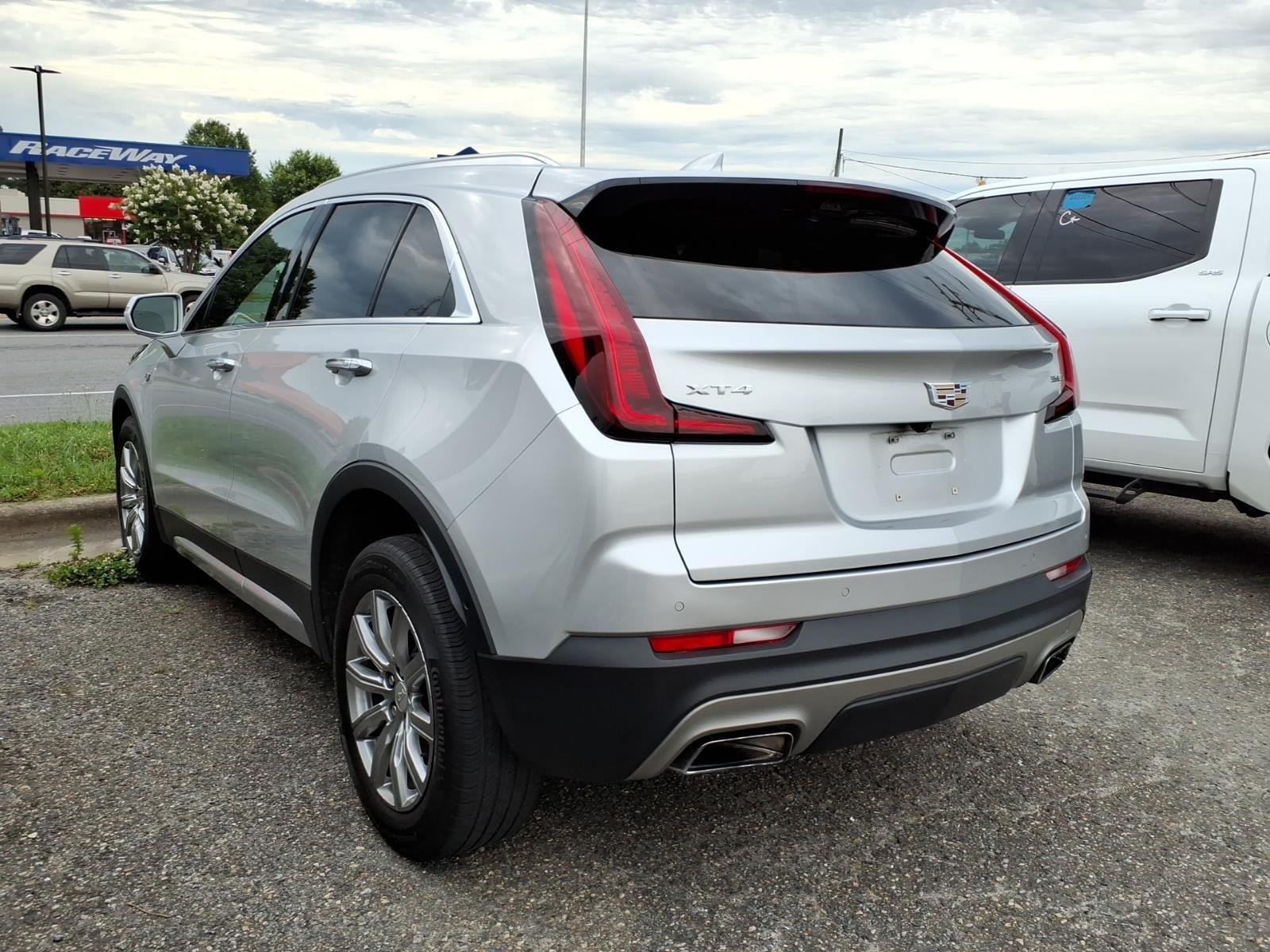 Used 2020  CADILLAC PREMLUXU image 4
