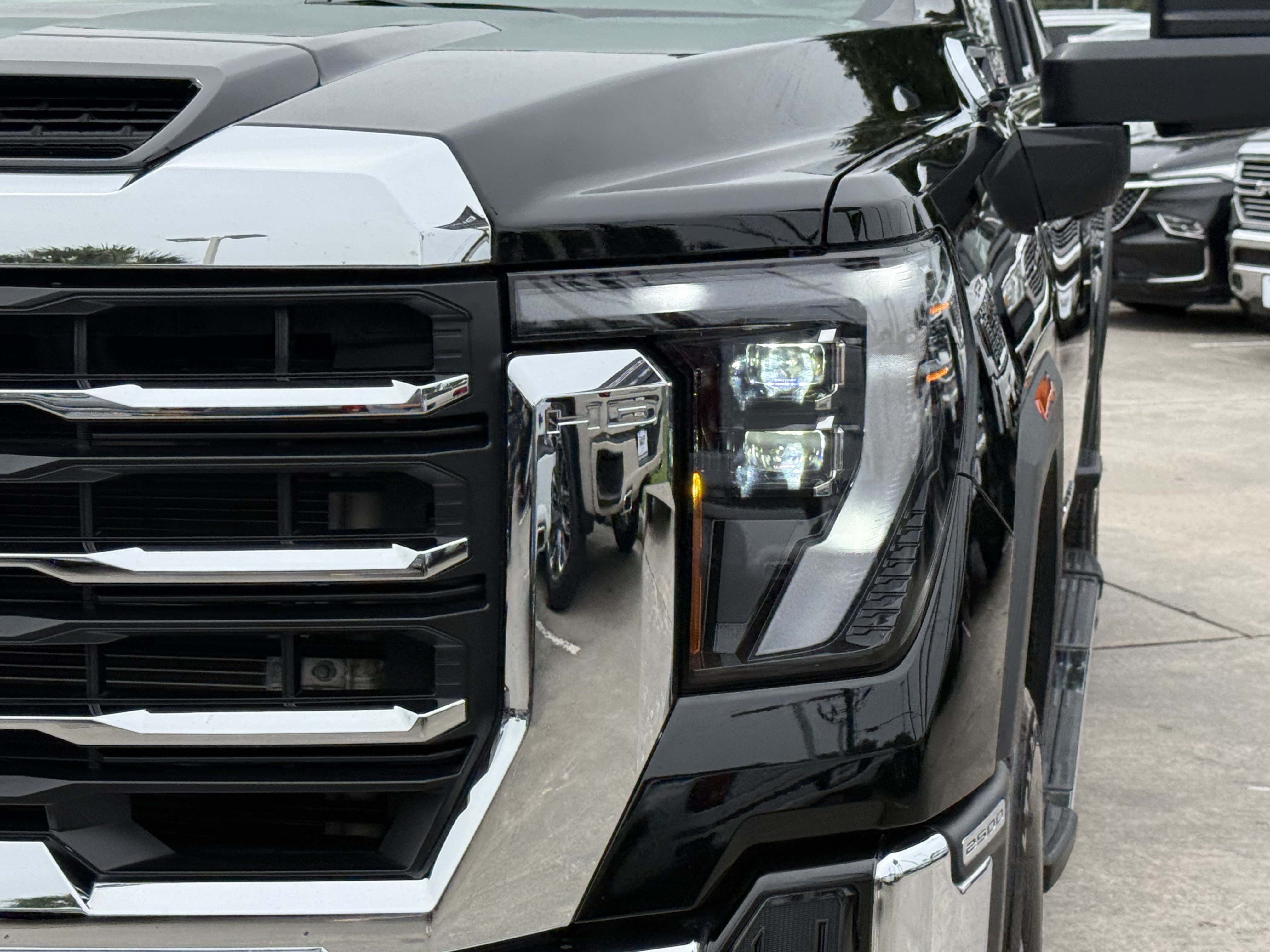 Used 2025 Onyx Black GMC SLT image 10
