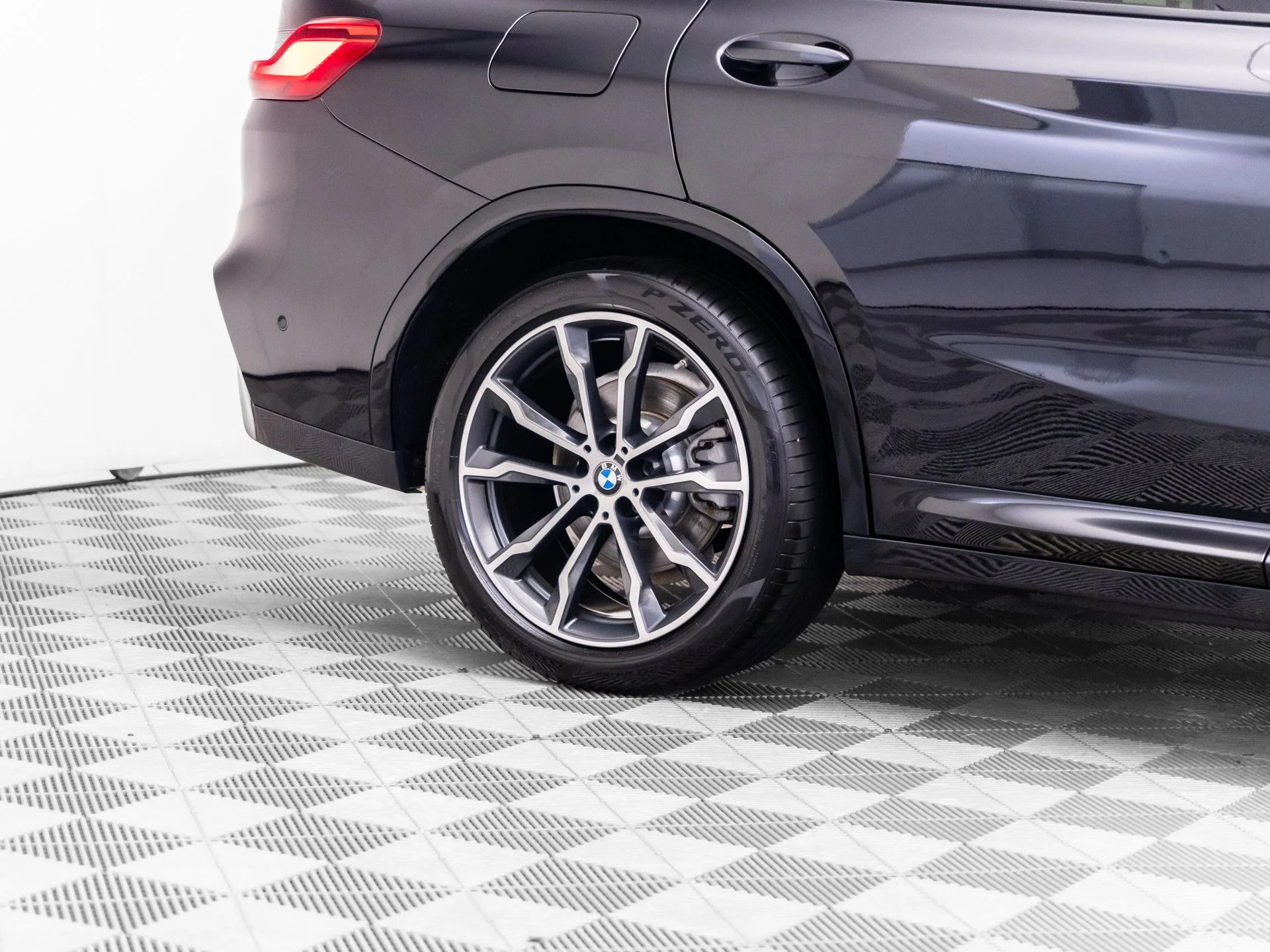 Used 2019 Black BMW xDrive30i image 35