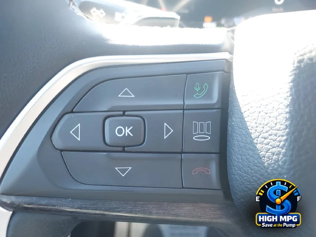 Used 2024 Silver Jeep 4xe image 24