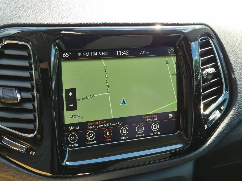 Used 2020 White Jeep Latitude image 17