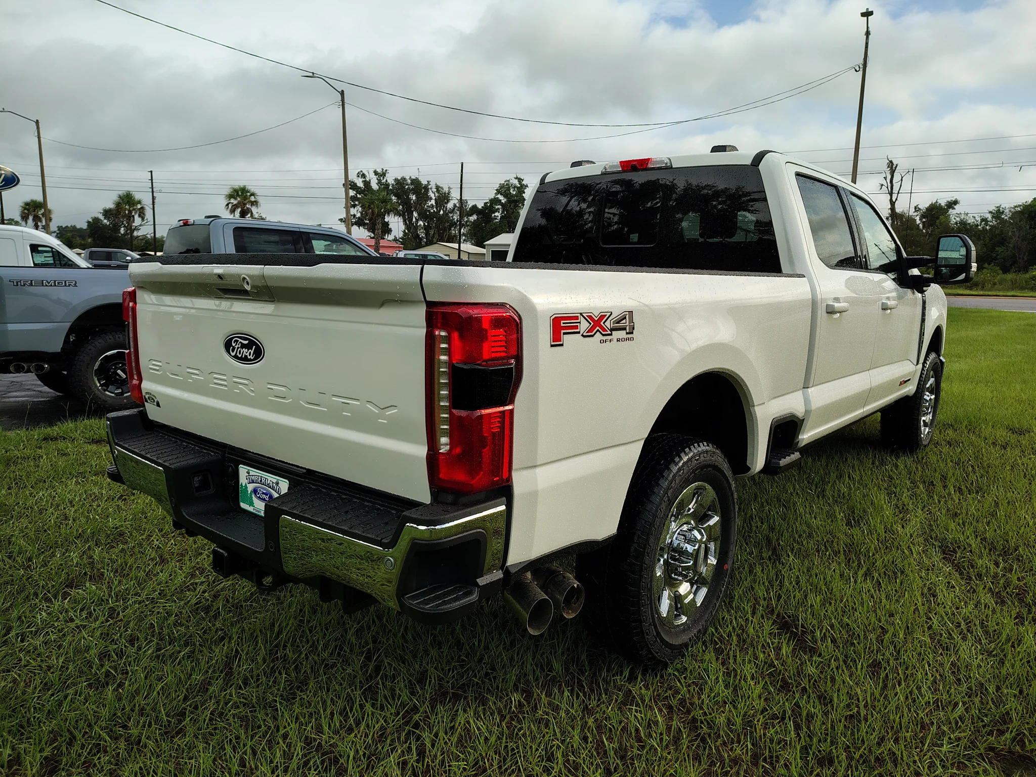 New 2027 Star White Metallic Tri-Coat Ford F-350® Lariat® image 8