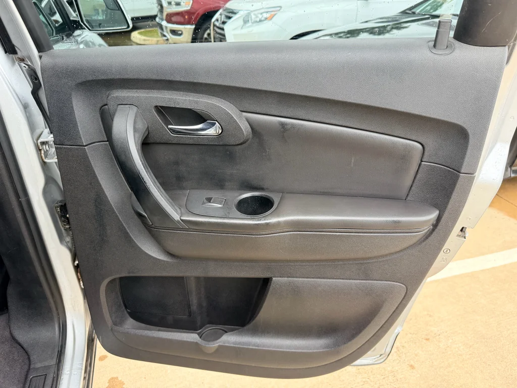 Used 2011 Silver Ice Metallic Chevrolet LT w/1LT image 17