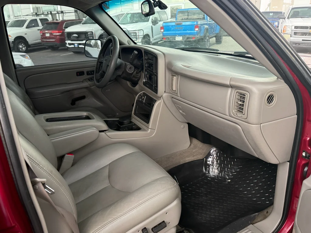 Used 2005 Maroon GMC SLT image 9