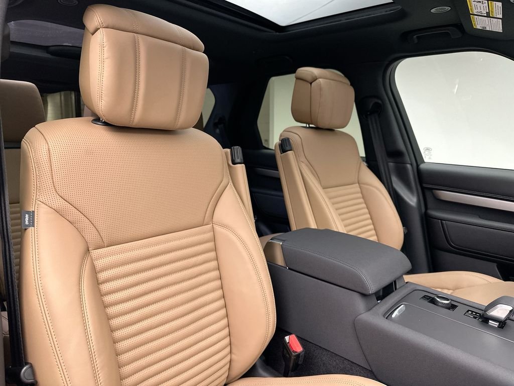 Used 2025 Fuji White Land Rover Dynamic SE image 4
