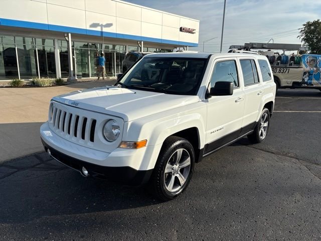 Used 2016 White Jeep Latitude image 2