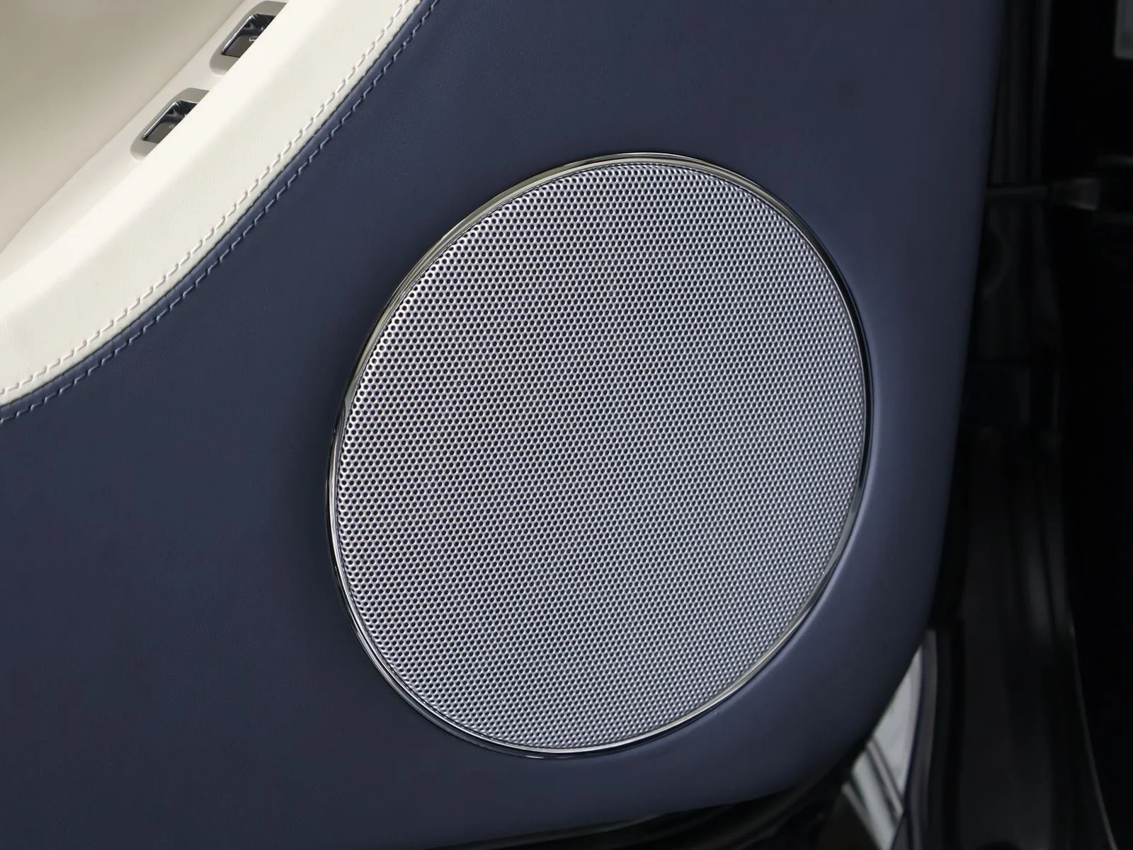 New 2026 Dark Sapphire Bentley GTC S image 23