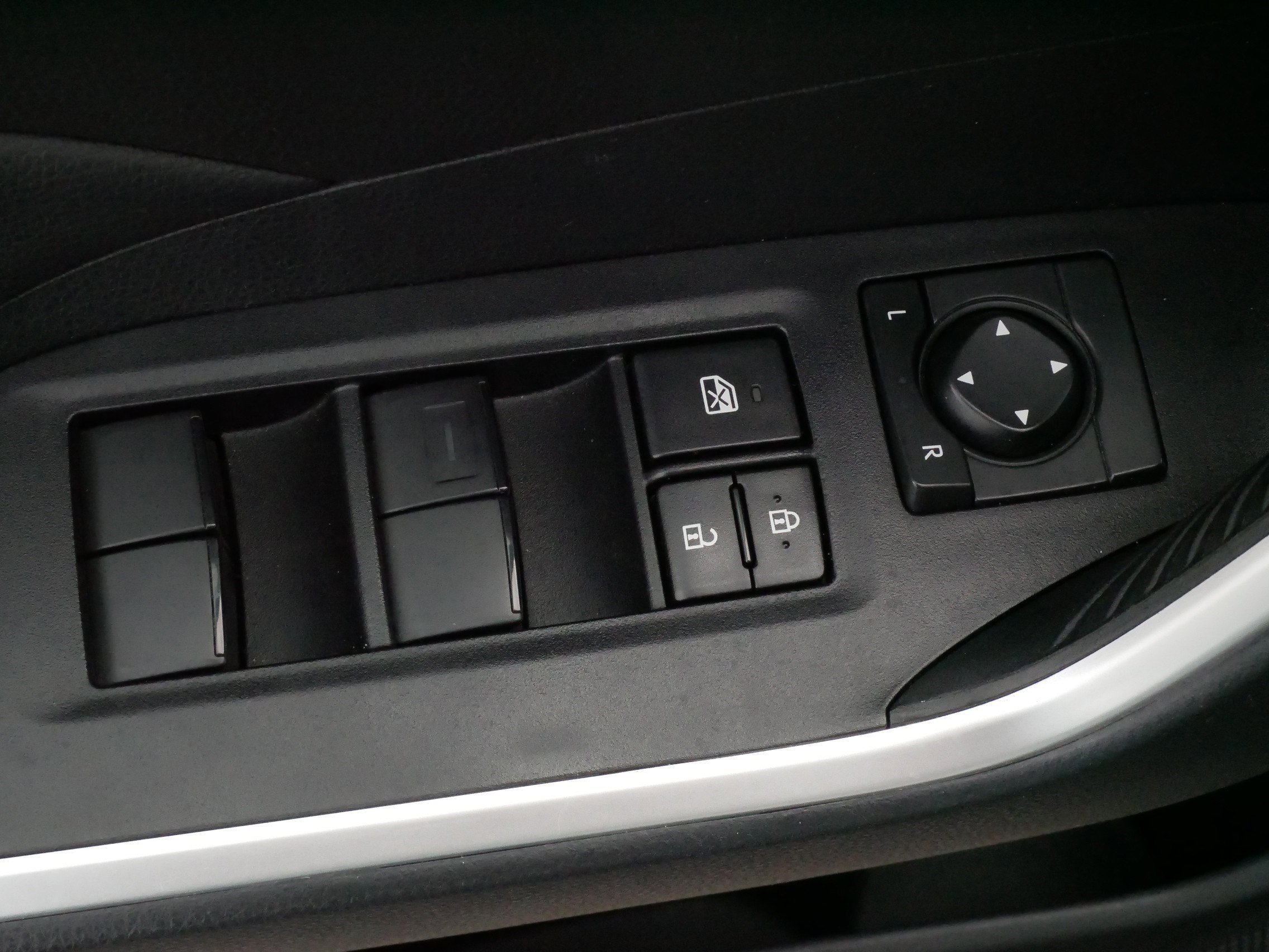 2025 Toyota RAV4 LE - Photo 19