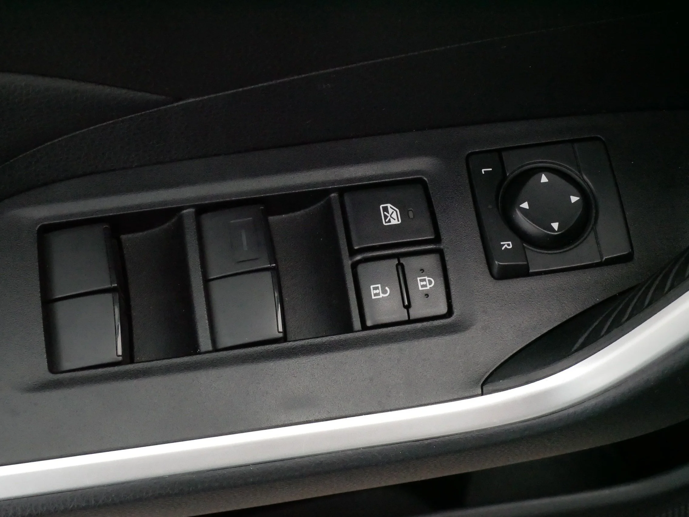 2025 Toyota RAV4 LE - Photo 19