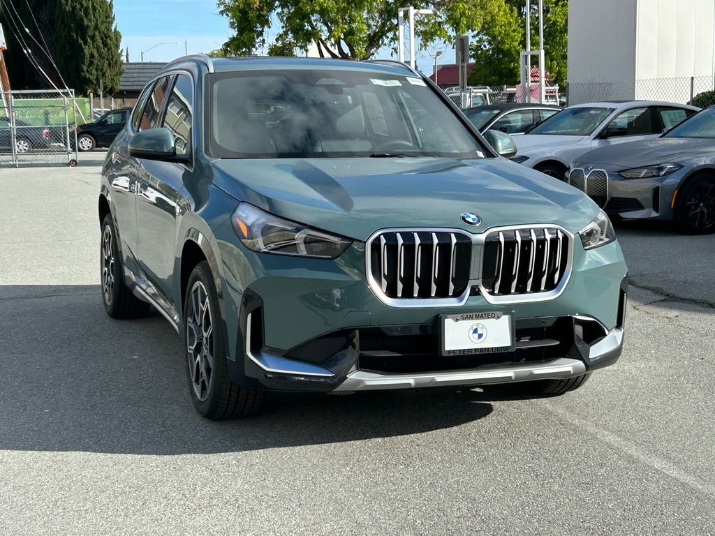New 2026 Cape York Green Metallic BMW xDrive28i image 7