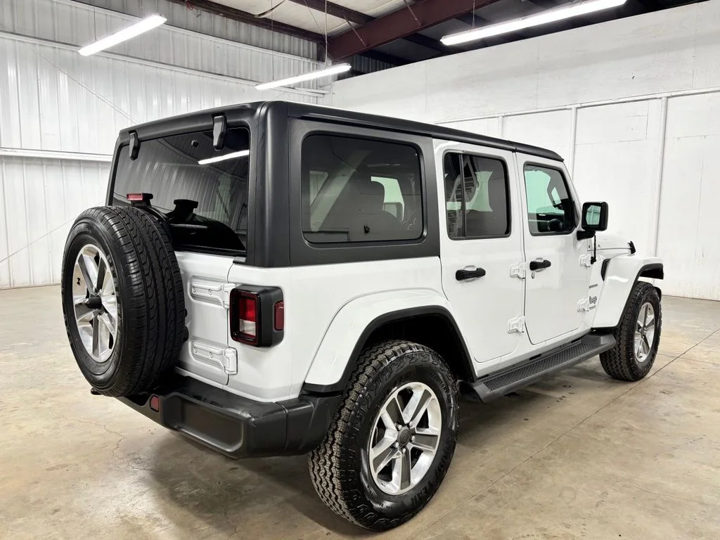 Used 2021 White Jeep Unlimited Sahara image 7