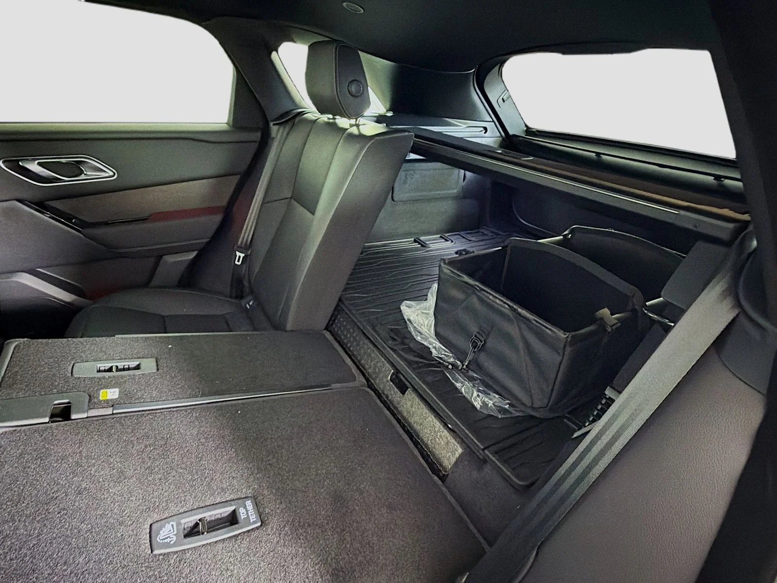 New 2026 Fuji White Land Rover Belgravia Edition image 28
