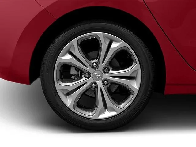 Used 2013 Black Noir Pearl Hyundai Base image 11