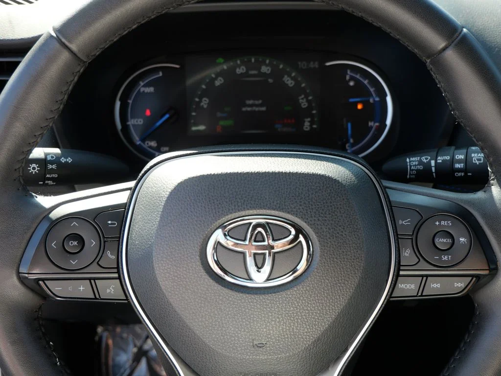 2025 Toyota RAV4 XSE - Photo 25
