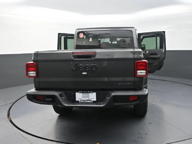 New 2026 Granite Crystal Metallic Clear-Coat Exterior Paint Jeep Sahara image 33
