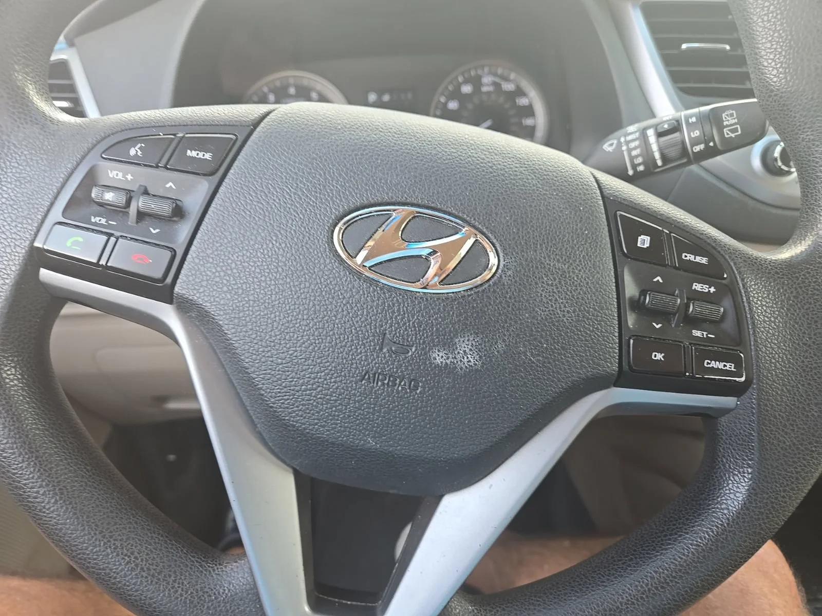 Used 2017 Dark Red Metallic Hyundai SE image 16