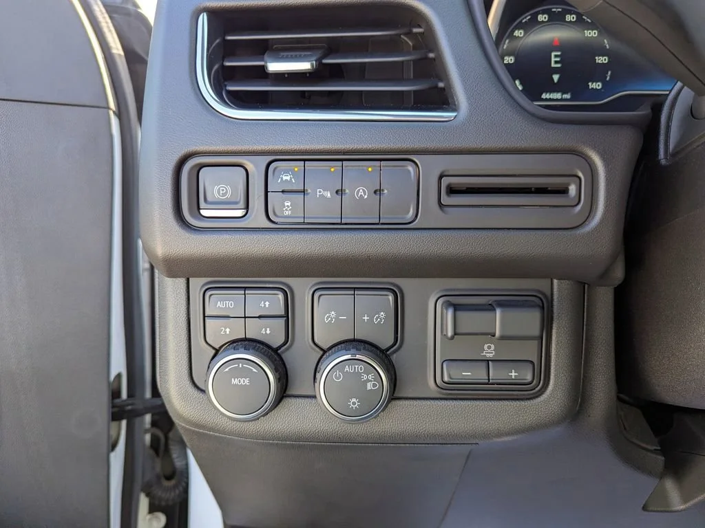 2023 Chevrolet Suburban RST - Photo 14