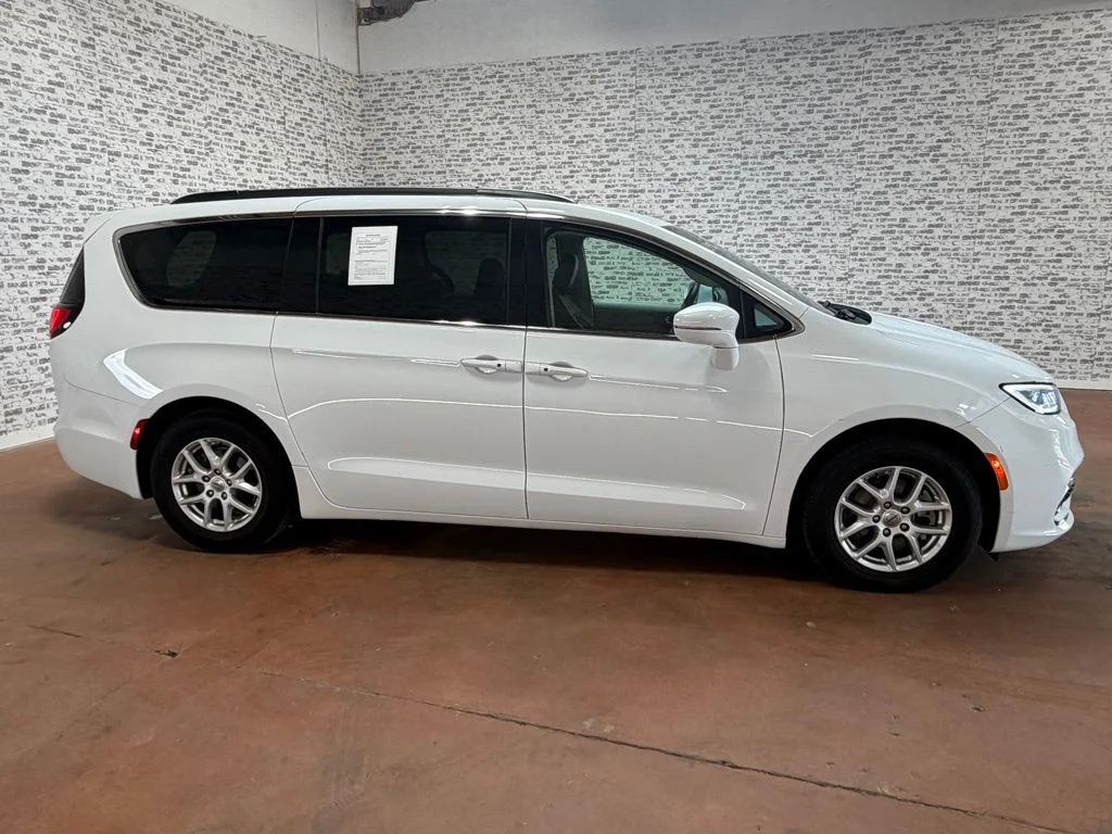 Used 2022 White Chrysler Touring L image 6