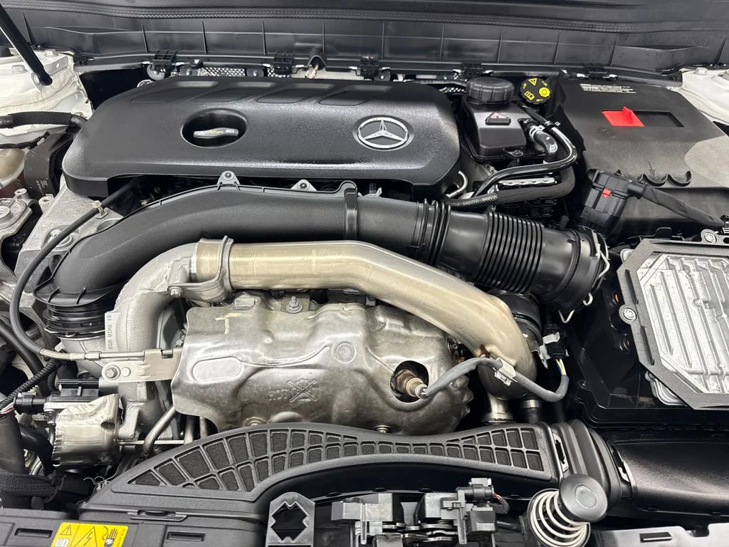 Used 2025 White Mercedes-Benz GLB 250 image 73