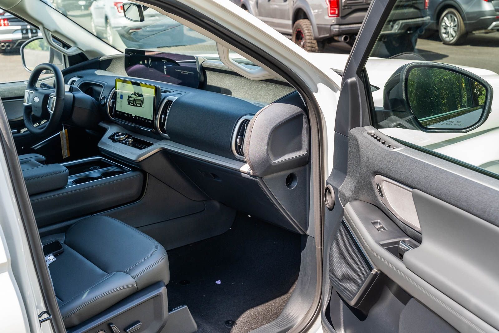 New 2027 Star White Metallic Tri-Coat Ford Active image 7