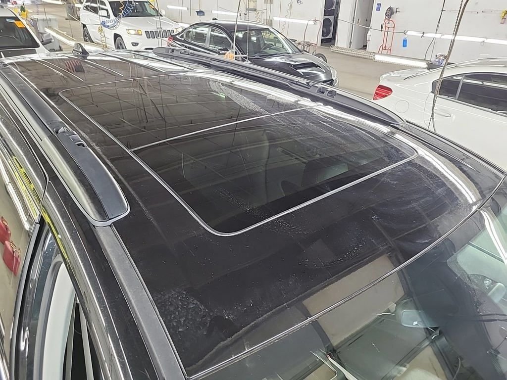 Used 2023 Black Chrysler Limited image 9
