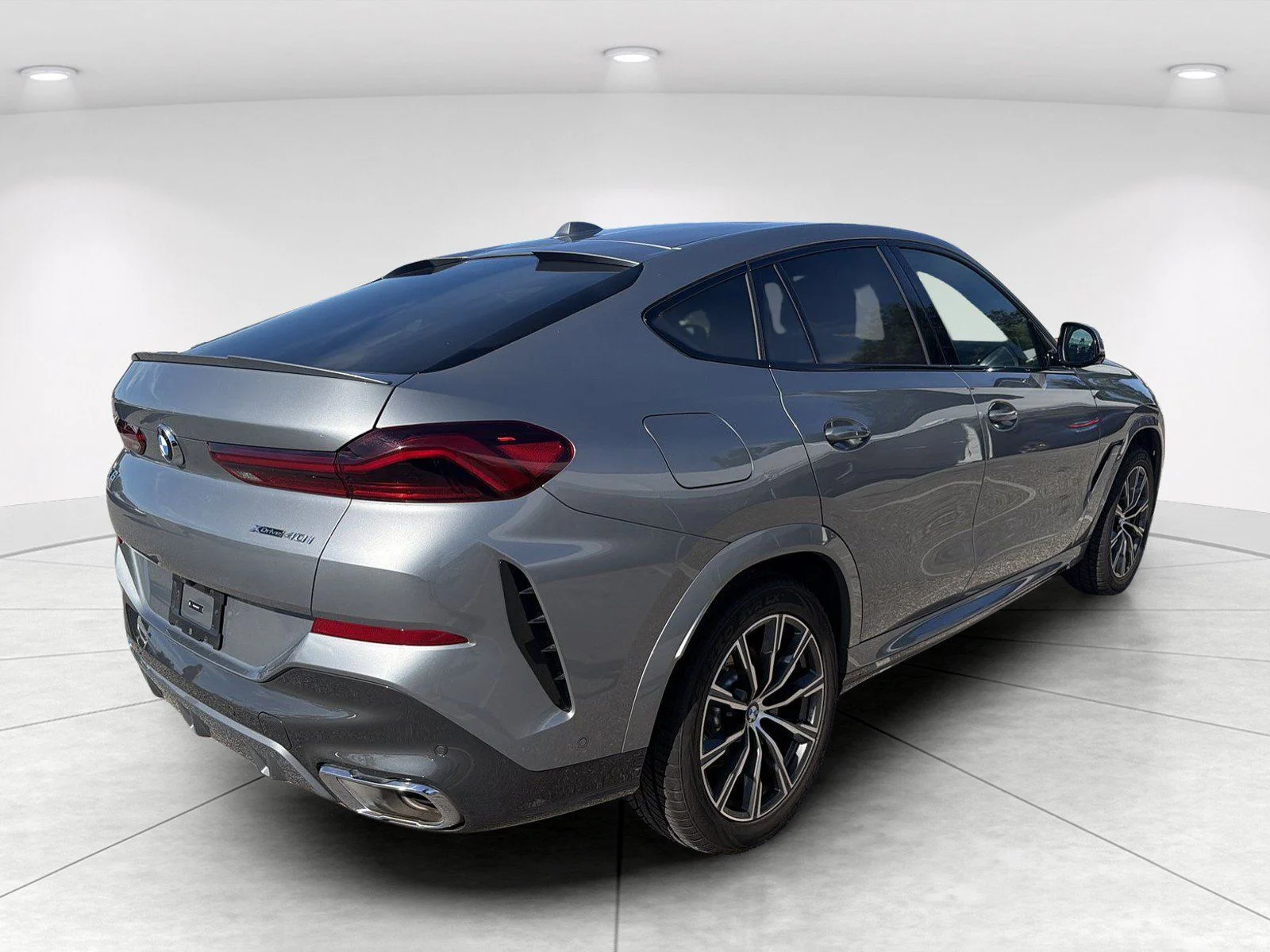 Used 2025 Skyscraper Grey Metallic BMW xDrive40i image 5