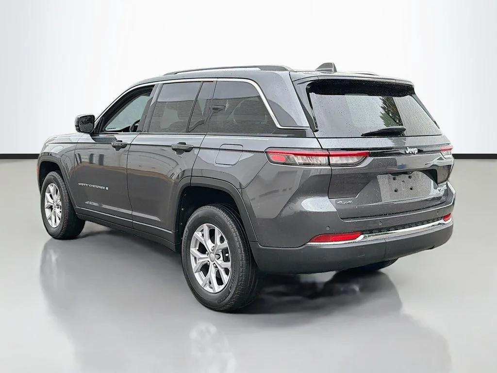 Used 2022 Gray Metallic Jeep Limited image 8