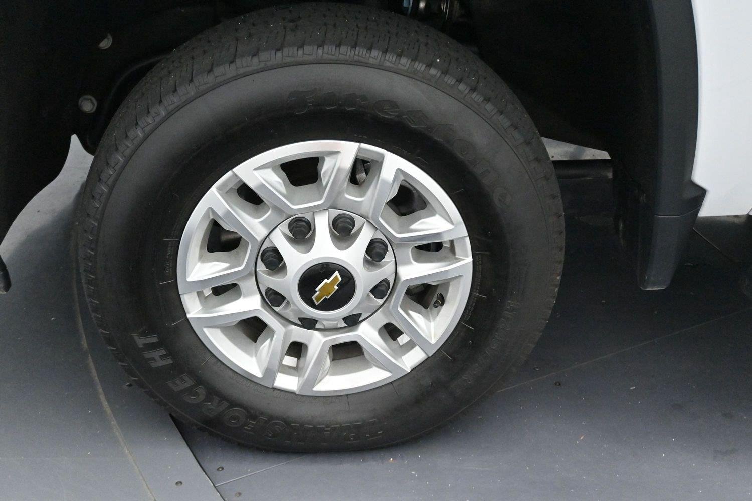 Used 2025 Summit White Chevrolet LT image 35