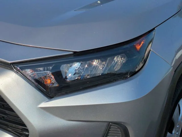 Used 2020 Silver Toyota LE image 9