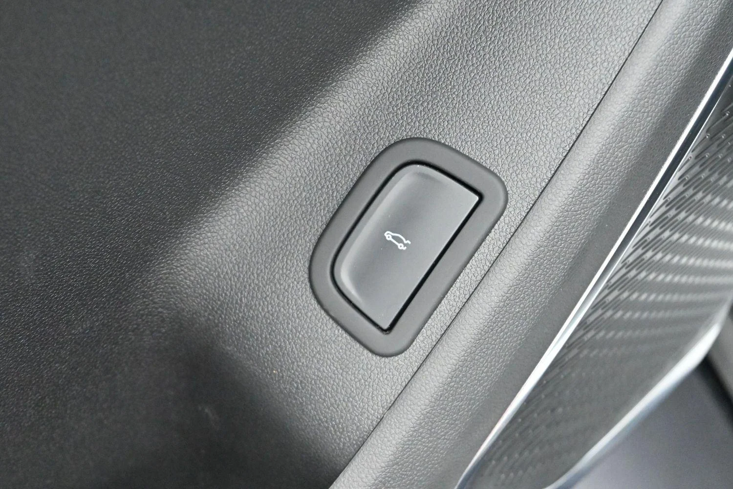 Used 2026 Summit White GMC Elevation image 14