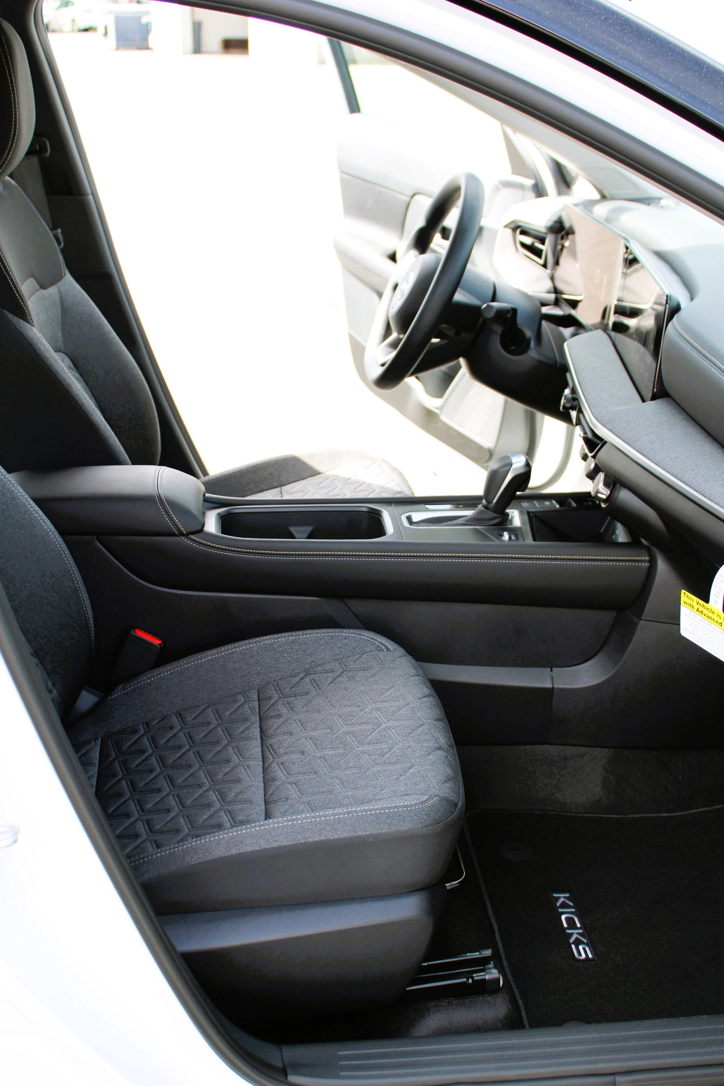 Used 2025 Aspen White Tricoat/Super Black Nissan SV image 14