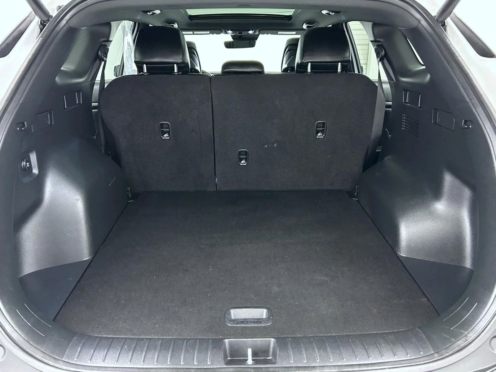 Used 2024 White Kia X-Line image 21