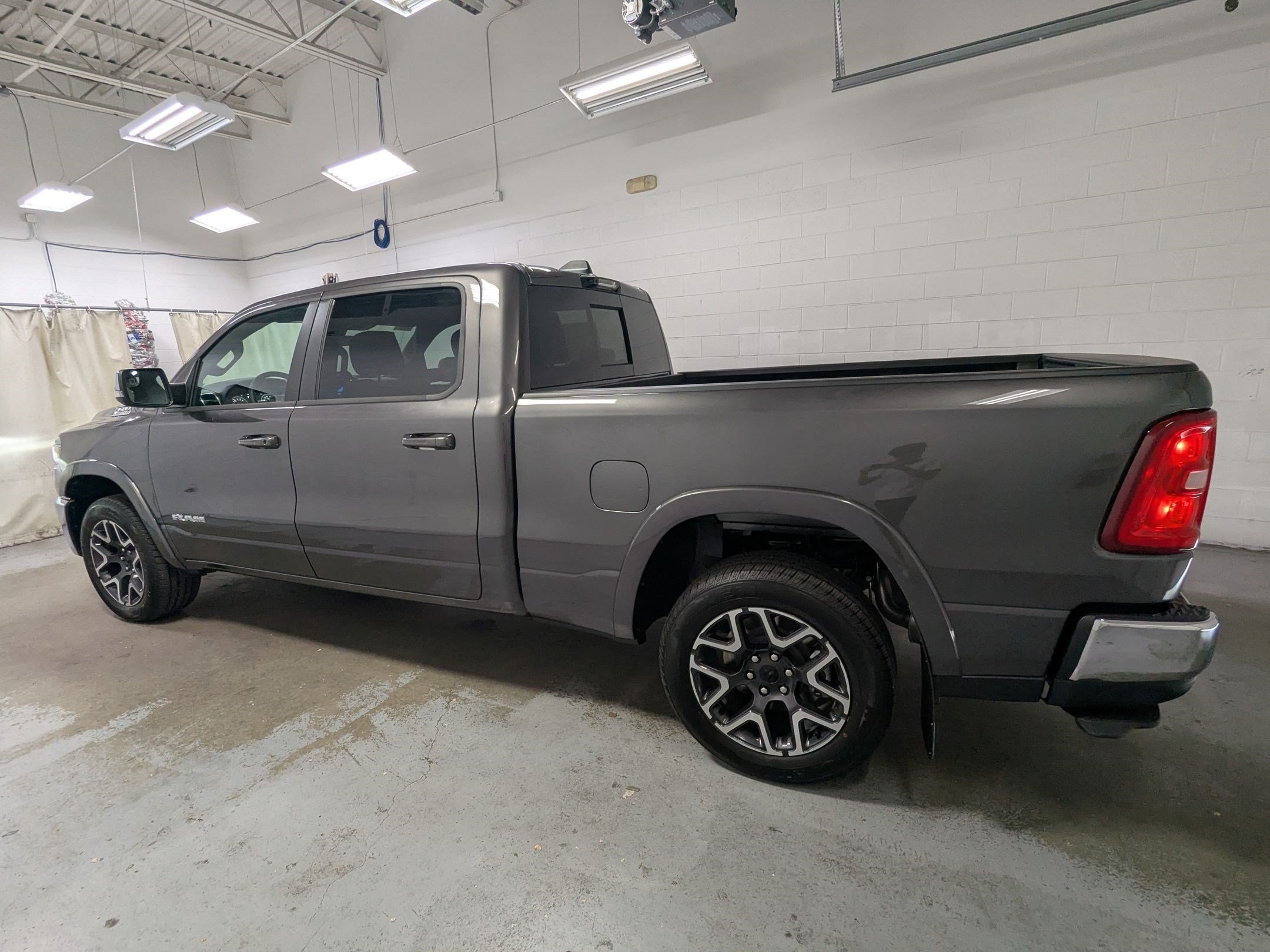 New 2026 Granite Crystal Metallic Clear-Coat Exterior Paint RAM Laramie image 8