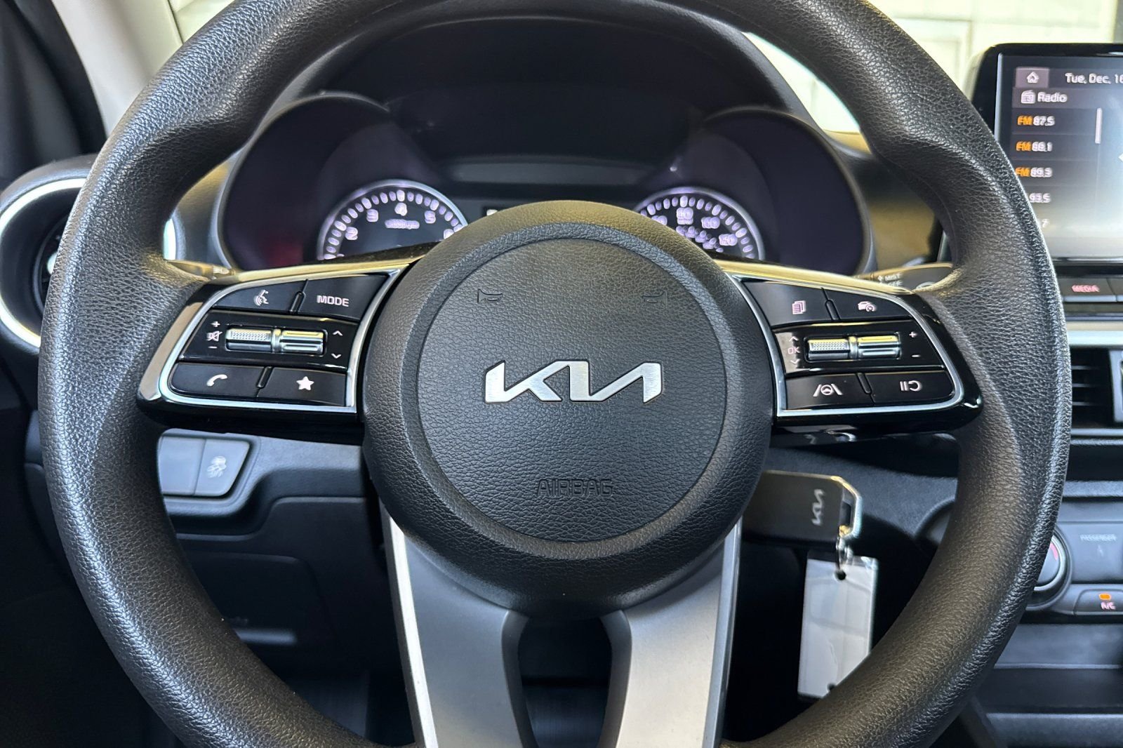 Used 2023 Steel Gray Kia LXS image 20