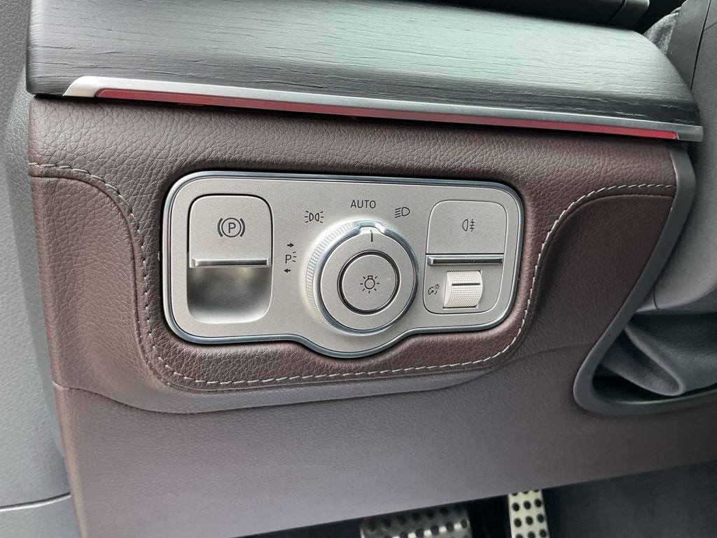 Used 2020 Silver Mercedes-Benz GLS 580 image 26