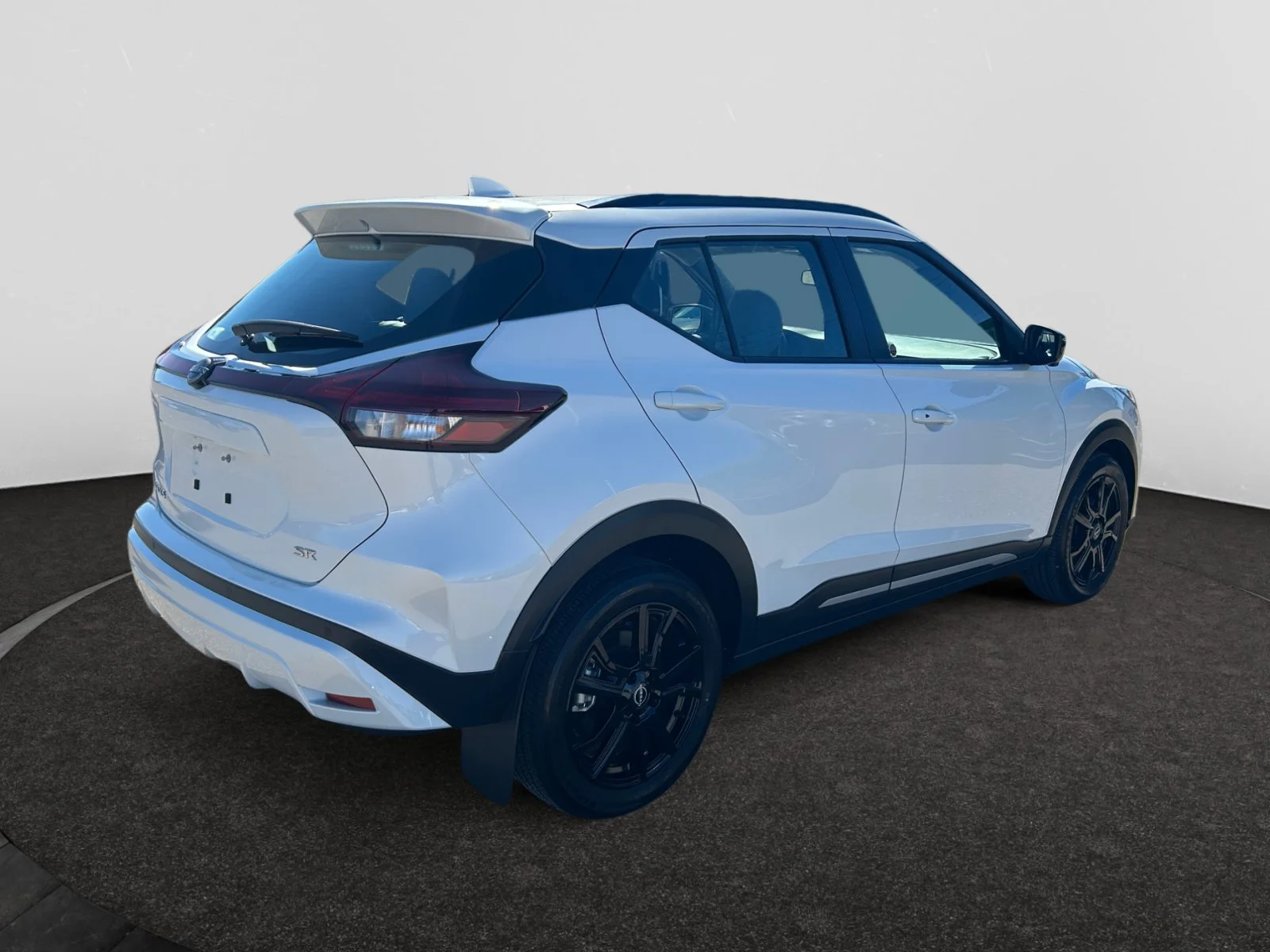 Used 2024 White Nissan SR Premium image 5