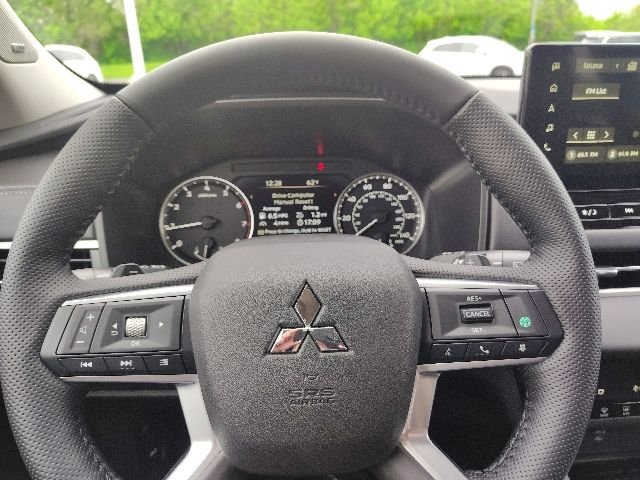 New 2026 White Mitsubishi SE image 16