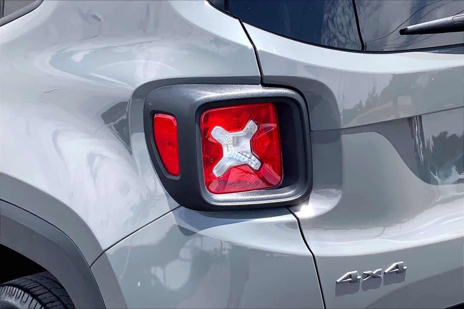 Used 2020 Sting-Gray Clearcoat Jeep Trailhawk image 29