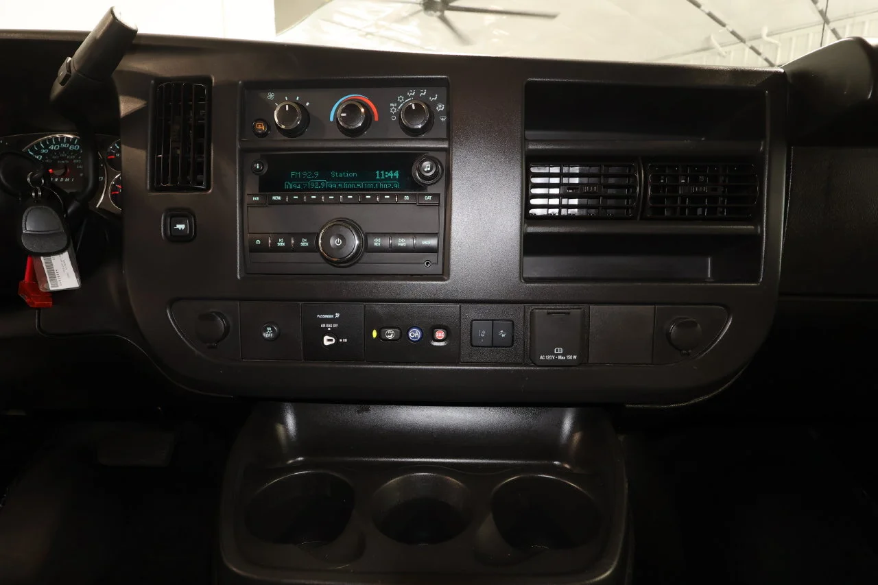 2025 GMC Savana Passenger LT - Photo 11