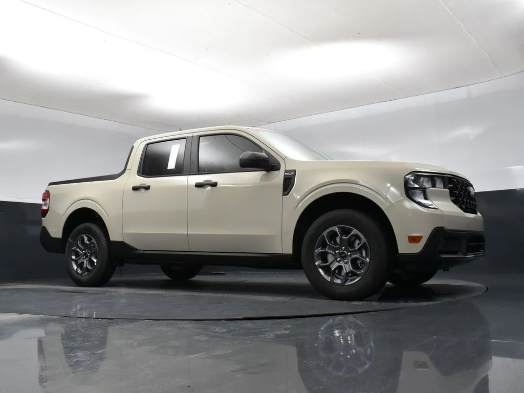 New 2025 Beige Ford XLT image 30