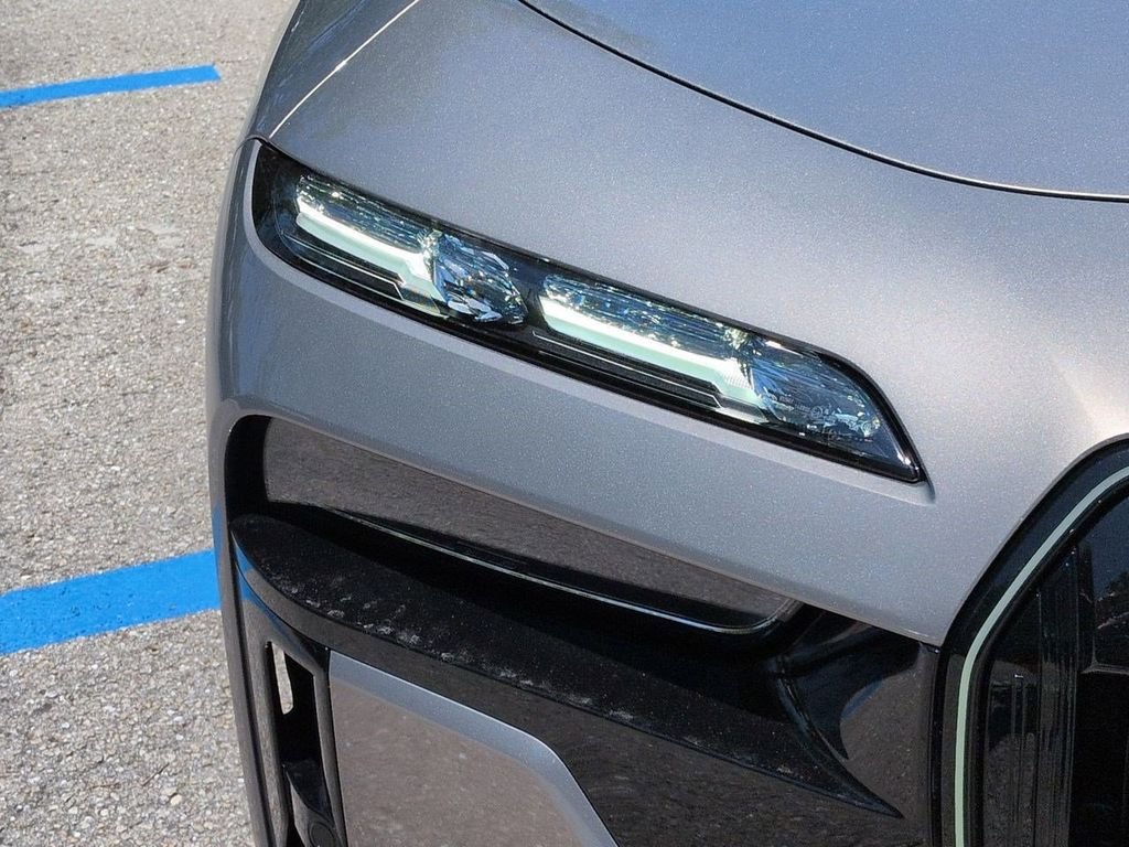 New 2026 Oxide Grey Metallic BMW 760i xDrive image 10
