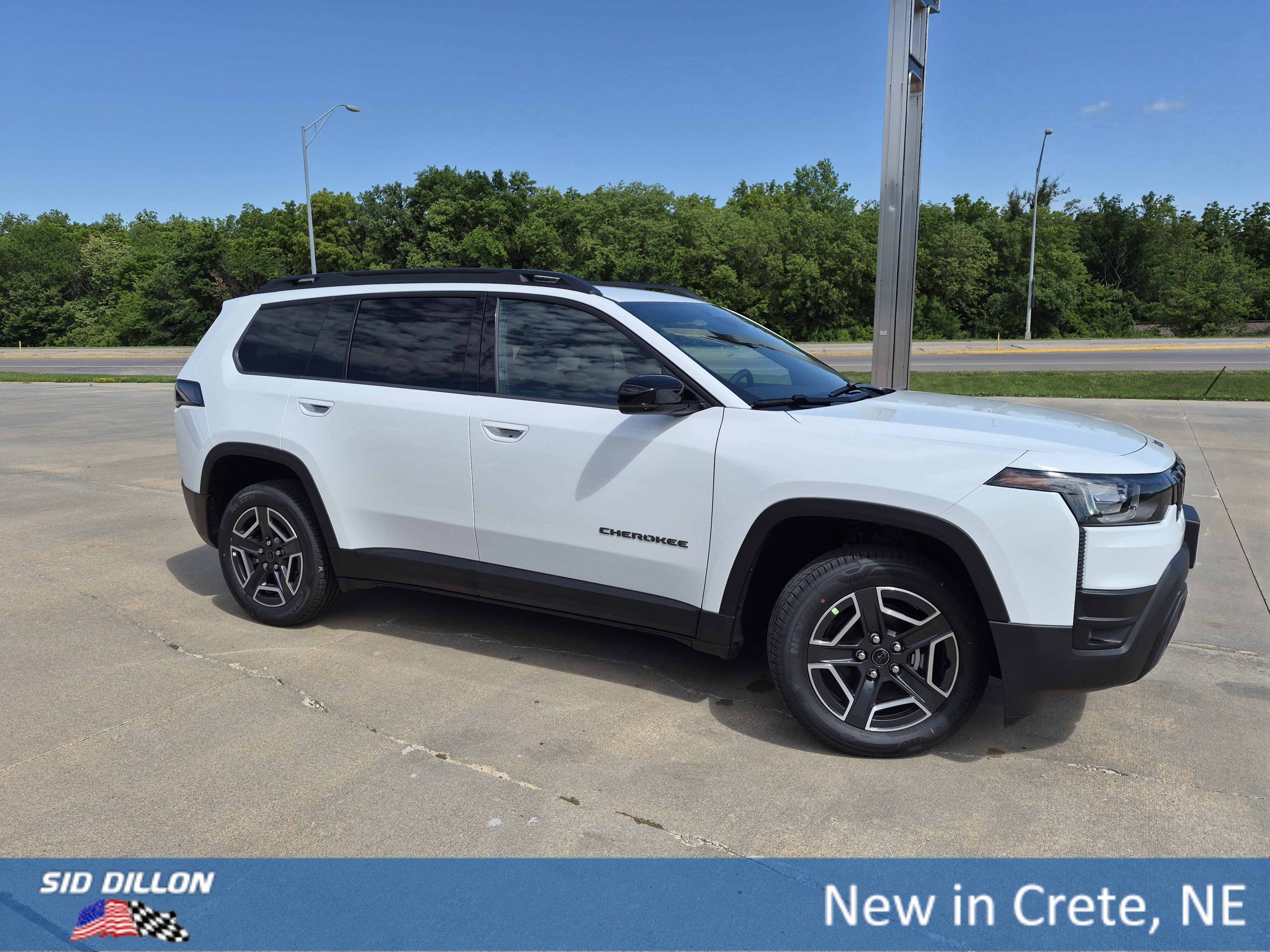 New 2026 Bright White Clear-Coat Exterior Paint Jeep Laredo image 17