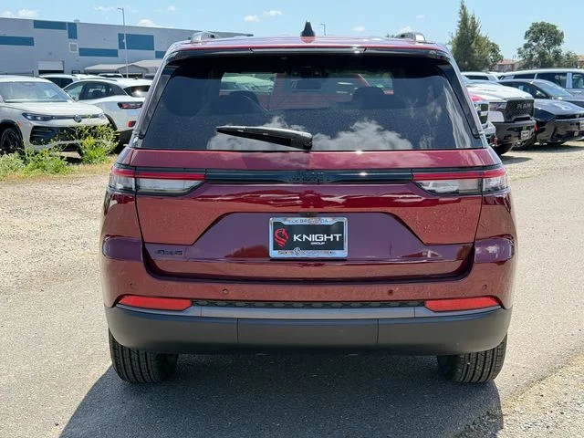 New 2026 Velvet Red Pearl-Coat Exterior Paint Jeep Laredo Altitude image 7