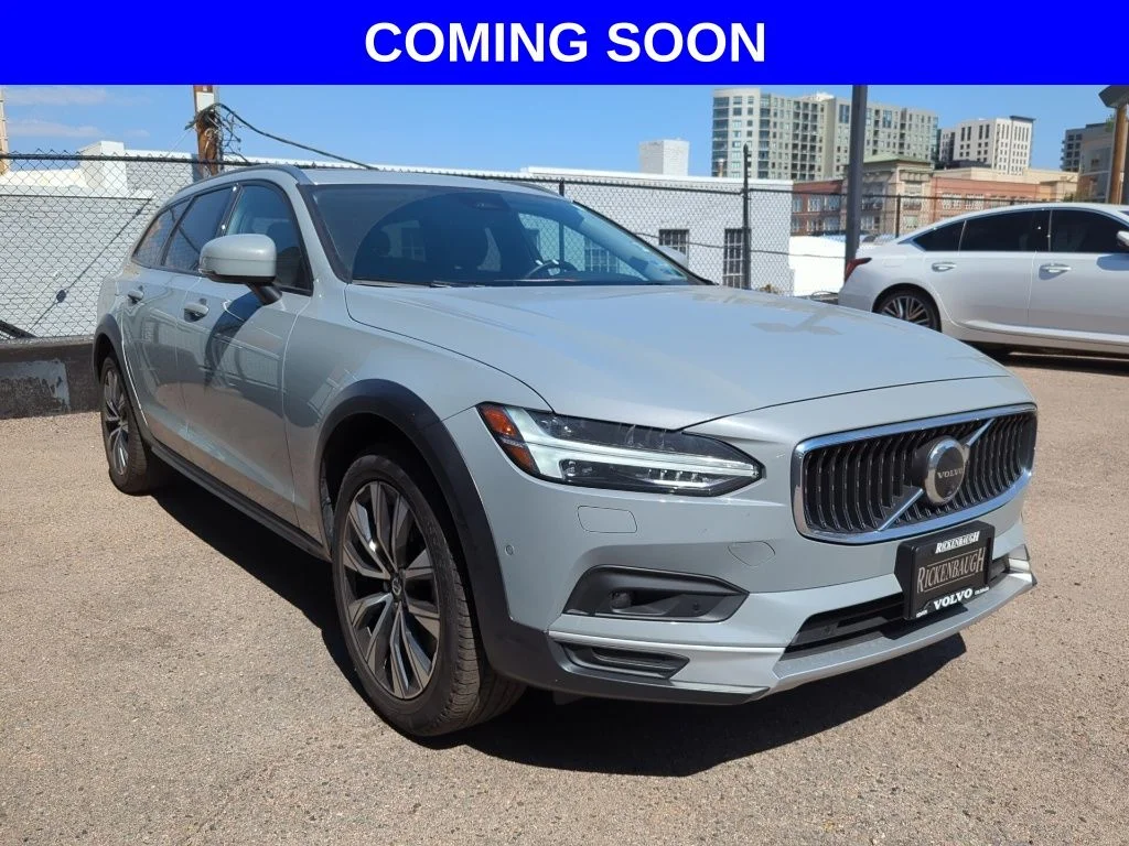 2025 Volvo V90 Cross Country B6 Plus AWD's photo
