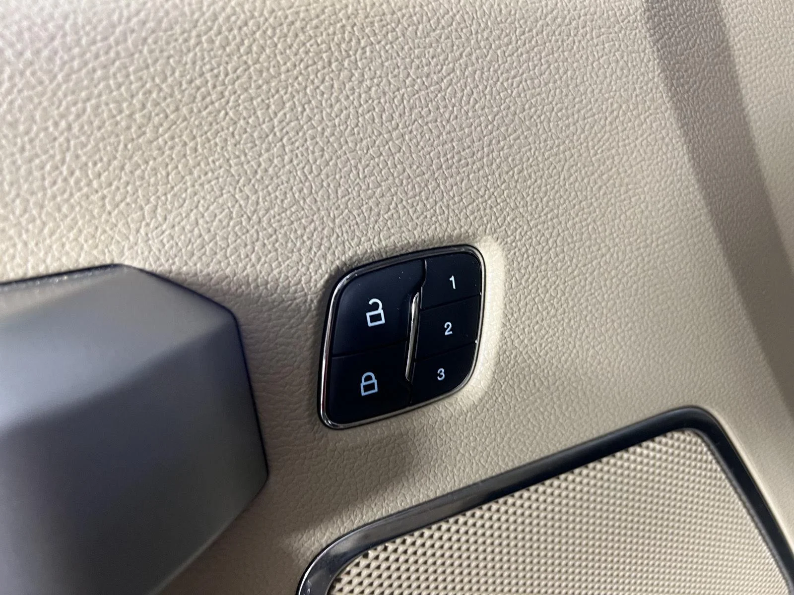 Used 2019 Agate Black Ford LARIAT image 11